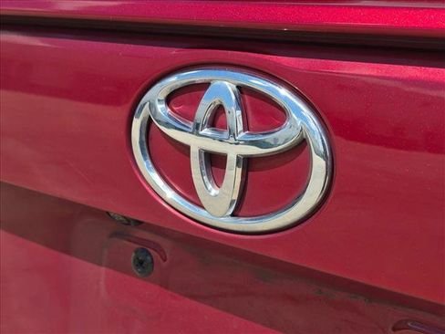 Used 2022 Toyota RAV4 LE FWD image 12