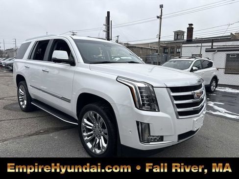 Used 2020 Cadillac Escalade Luxury w/ LPO, Radiant Package image 2