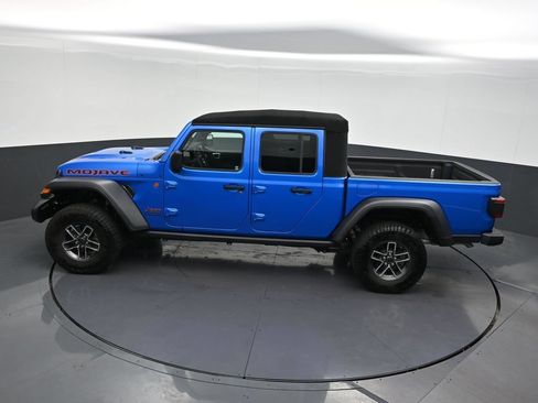Used 2024 Jeep Gladiator Mojave AWD/4WD image 17