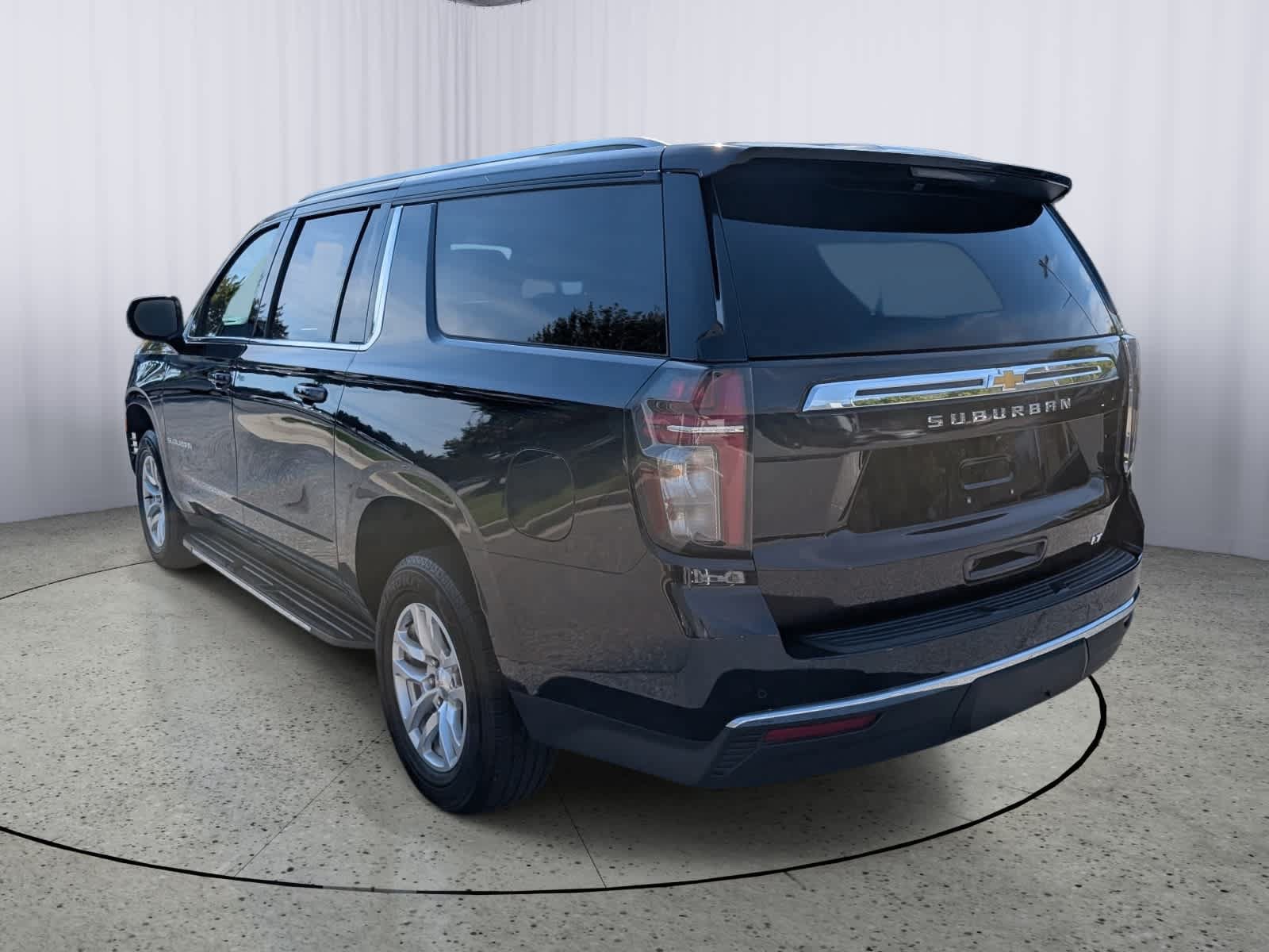 Used 2023 Chevrolet Suburban LT AWD/4WD image 5