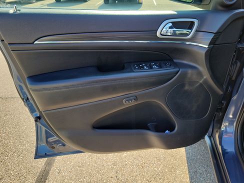 Used 2020 Jeep Grand Cherokee Limited AWD/4WD image 19