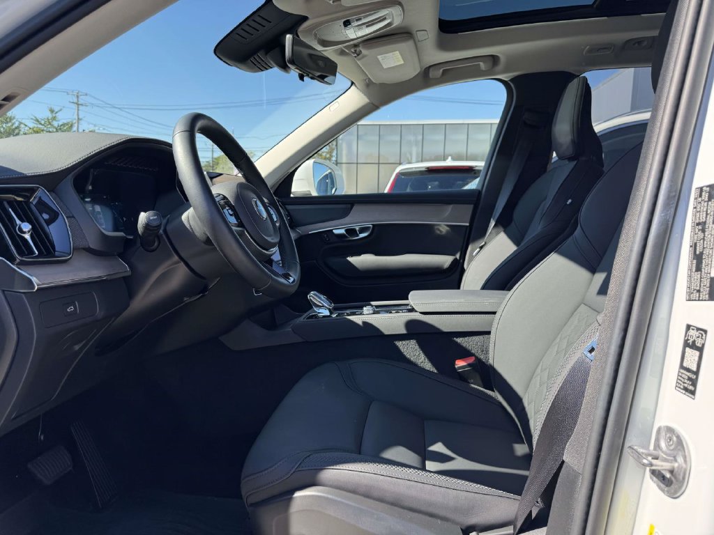 Used 2026 Volvo XC90 B6 Plus w/ Protection Package Premier AWD/4WD image 12