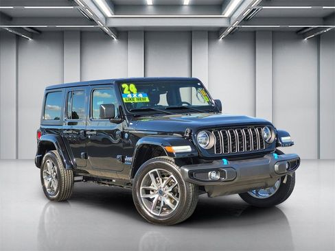 Used 2024 Jeep Wrangler Unlimited image 1
