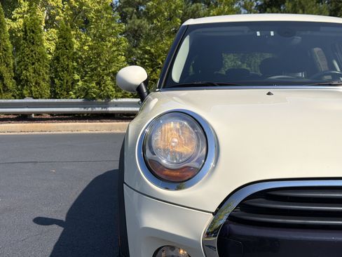 Used 2016 MINI Cooper 4-Door Hardtop FWD image 38