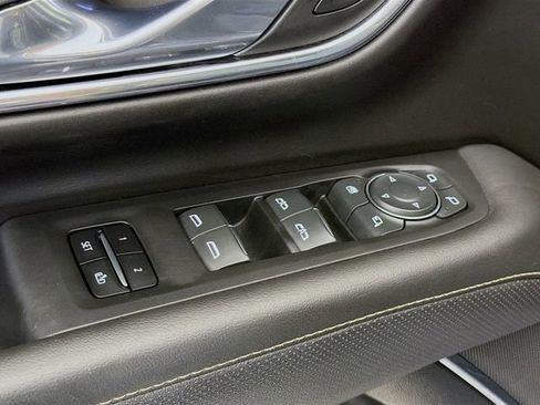 Used 2023 Chevrolet Suburban Premier image 19