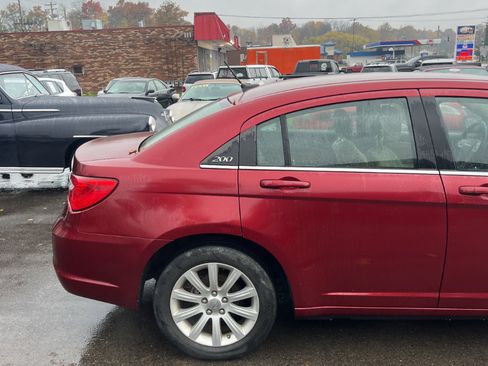 Used 2011 Chrysler 200 Touring image 11
