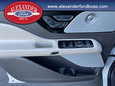 Used 2022 Lincoln Aviator Reserve w/ Equipment Group 201A image 9