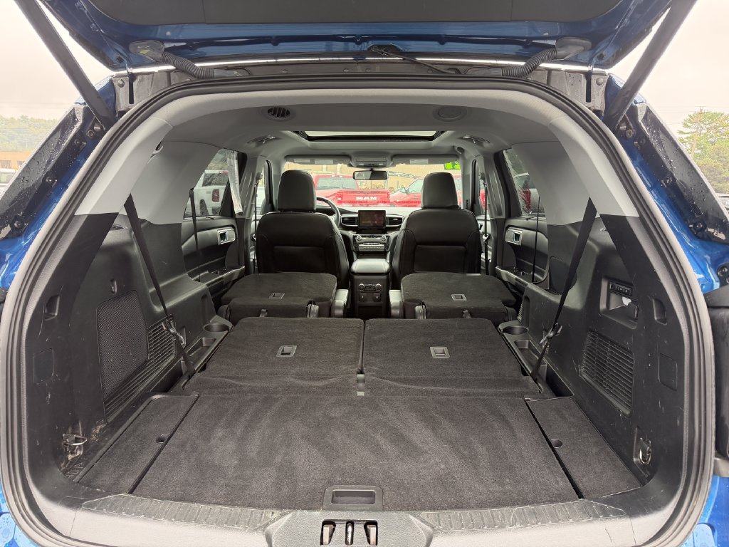 Used 2021 Ford Explorer Limited w/ Equipment Group 301A AWD/4WD image 13