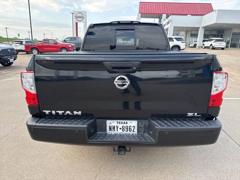 Used 2018 Nissan Titan SL image 8