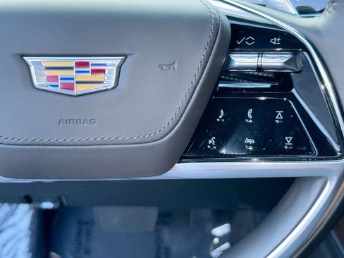 Used 2025 Cadillac Escalade ESV Sport Platinum AWD/4WD image 18