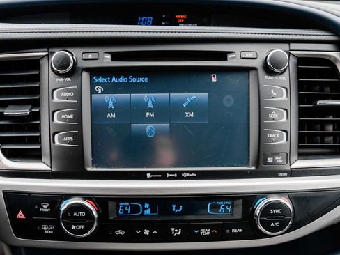 Used 2019 Toyota Highlander XLE image 24