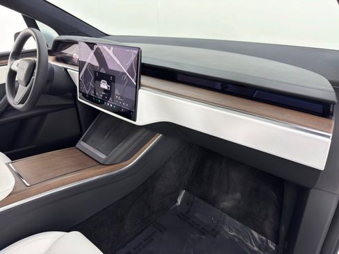Used 2022 Tesla Model X image 14