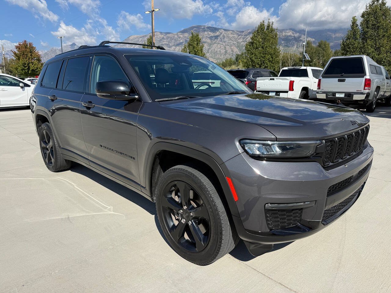 Used 2024 Jeep Grand Cherokee L Limited w/ Black Appearance Package AWD/4WD image 1