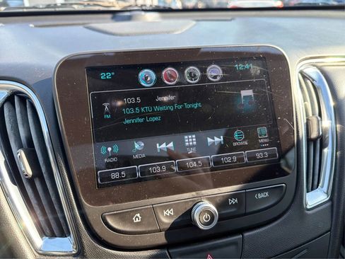 Used 2017 Chevrolet Malibu LT w/ Leather Package image 19