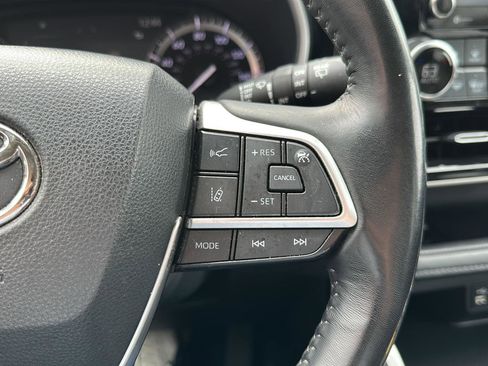 Used 2022 Toyota Highlander XLE image 38