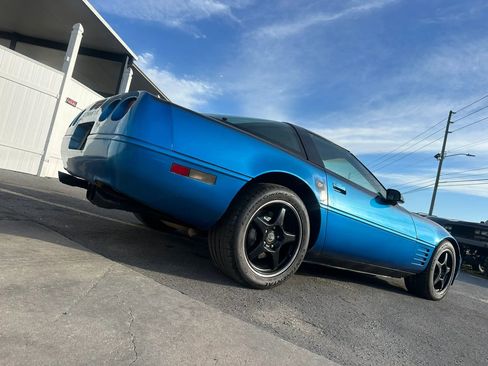 Used 1994 Chevrolet Corvette Coupe RWD image 3