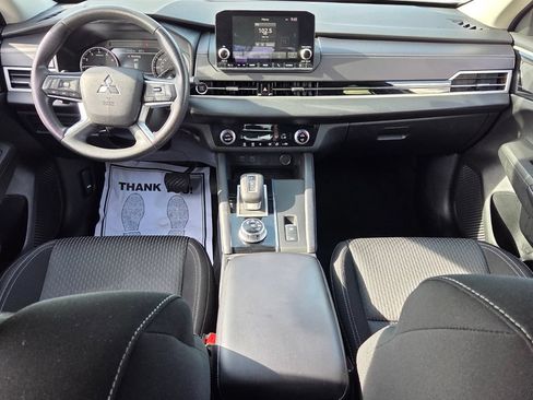Used 2024 Mitsubishi Outlander ES FWD image 6