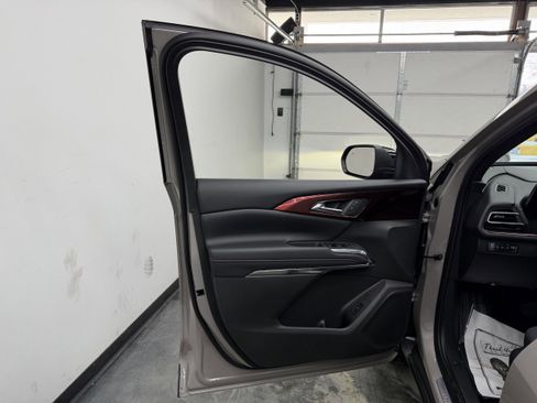 Used 2026 Chevrolet Traverse Z71 image 12