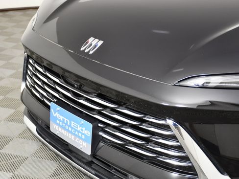 Used 2024 Buick Envision Preferred image 11