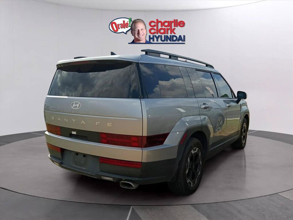 Used 2025 Hyundai Santa Fe SEL FWD image 4