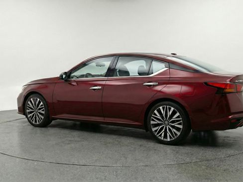 Used 2025 Nissan Altima 2.5 SV FWD image 6