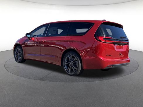 New 2026 Chrysler Pacifica Select image 3