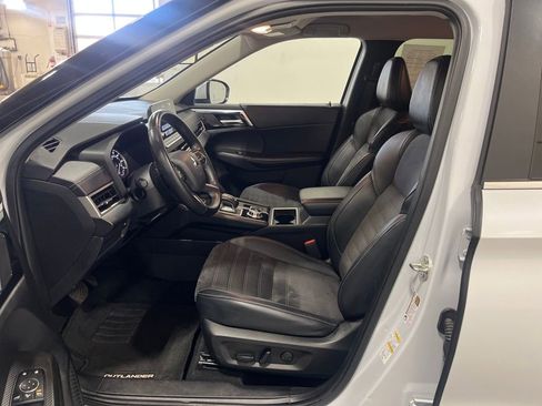Used 2024 Mitsubishi Outlander SE image 56