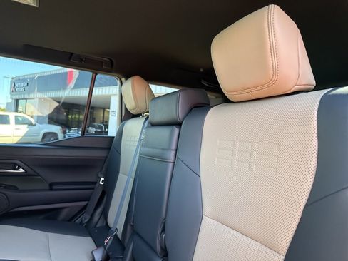 Used 2025 Lexus GX 550 image 41