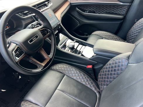 Used 2024 Jeep Grand Cherokee L Summit w/ High Altitude Package AWD/4WD image 10