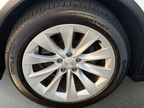 Used 2020 Tesla Model X Long Range AWD/4WD image 10