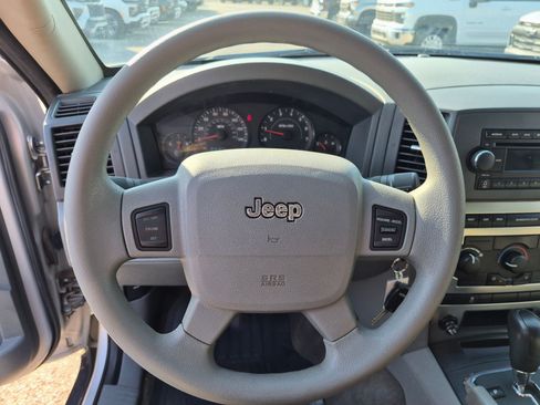 Used 2006 Jeep Grand Cherokee Laredo AWD/4WD image 16