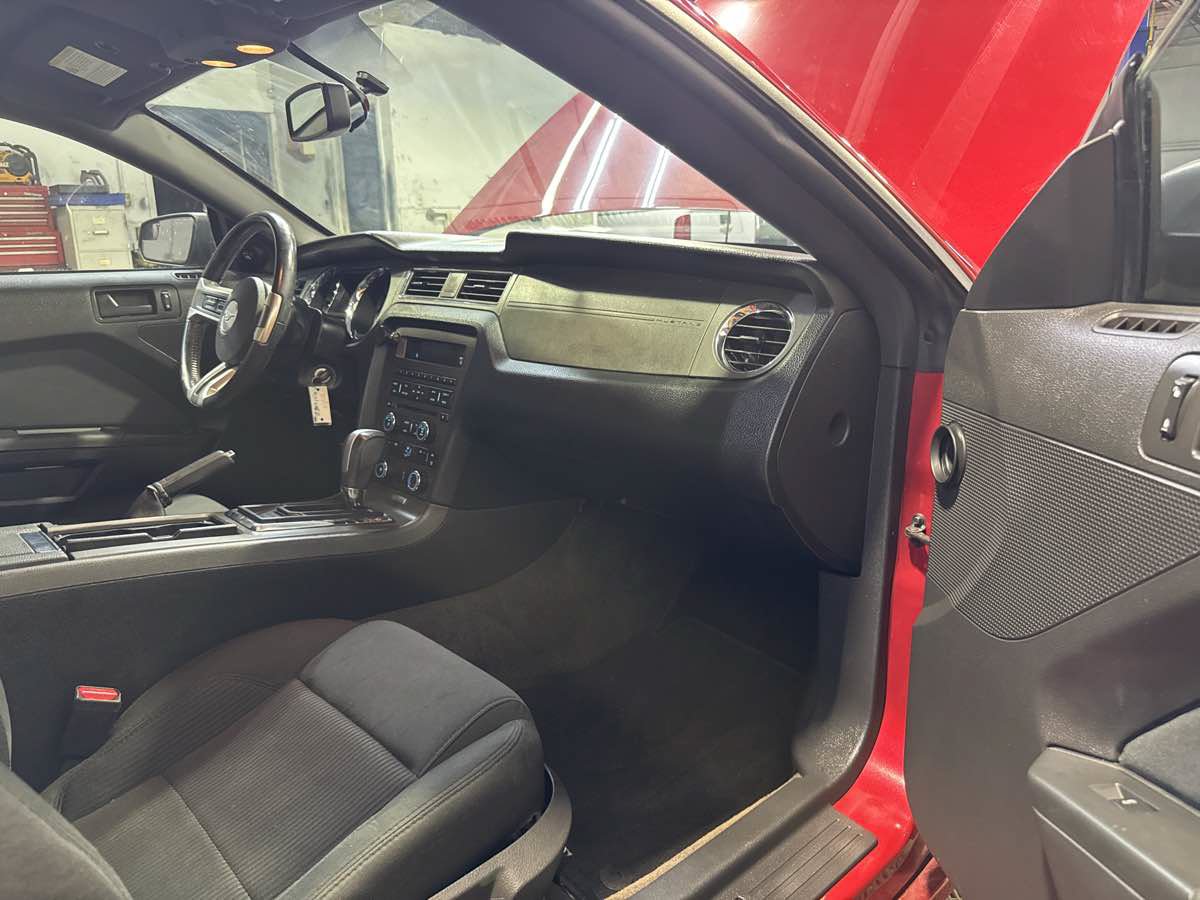 Used 2013 Ford Mustang Coupe RWD image 21