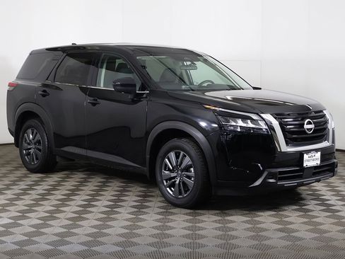 Used 2024 Nissan Pathfinder S image 2