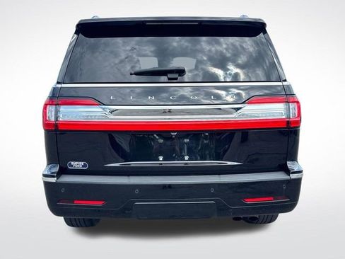 Used 2019 Lincoln Navigator Reserve image 4