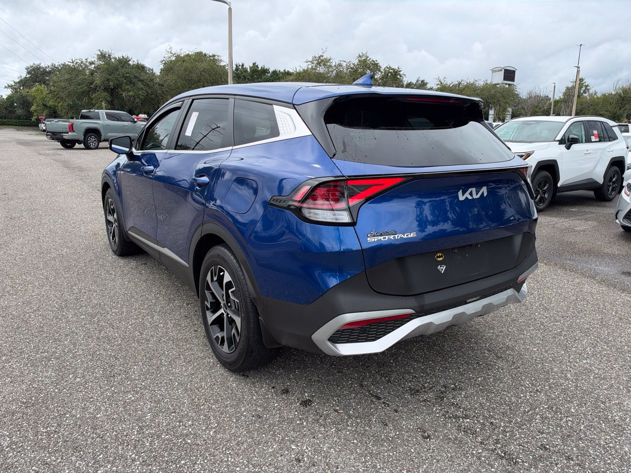 Used 2024 Kia Sportage EX FWD image 3
