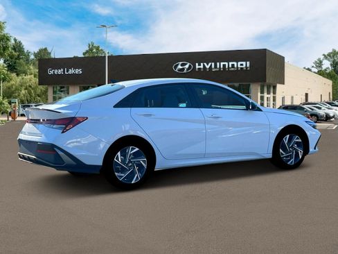 New 2025 Hyundai Elantra Sport FWD image 8
