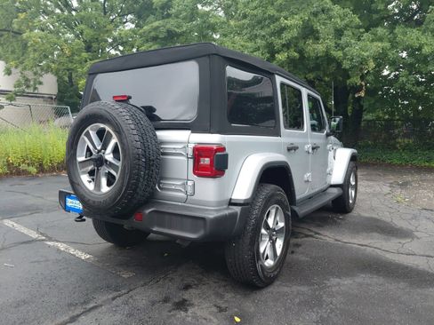 Used 2022 Jeep Wrangler Unlimited Sahara w/ LED Lighting Group AWD/4WD image 28