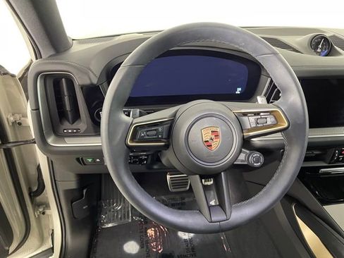 Used 2025 Porsche Cayenne S image 38