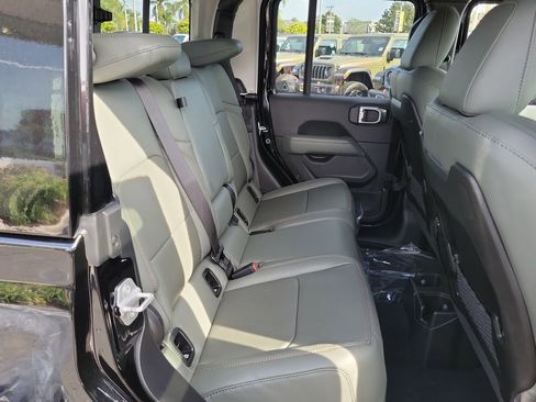 New 2026 Jeep Gladiator Mojave image 17