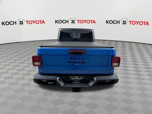 Used 2022 Jeep Gladiator Sport image 7