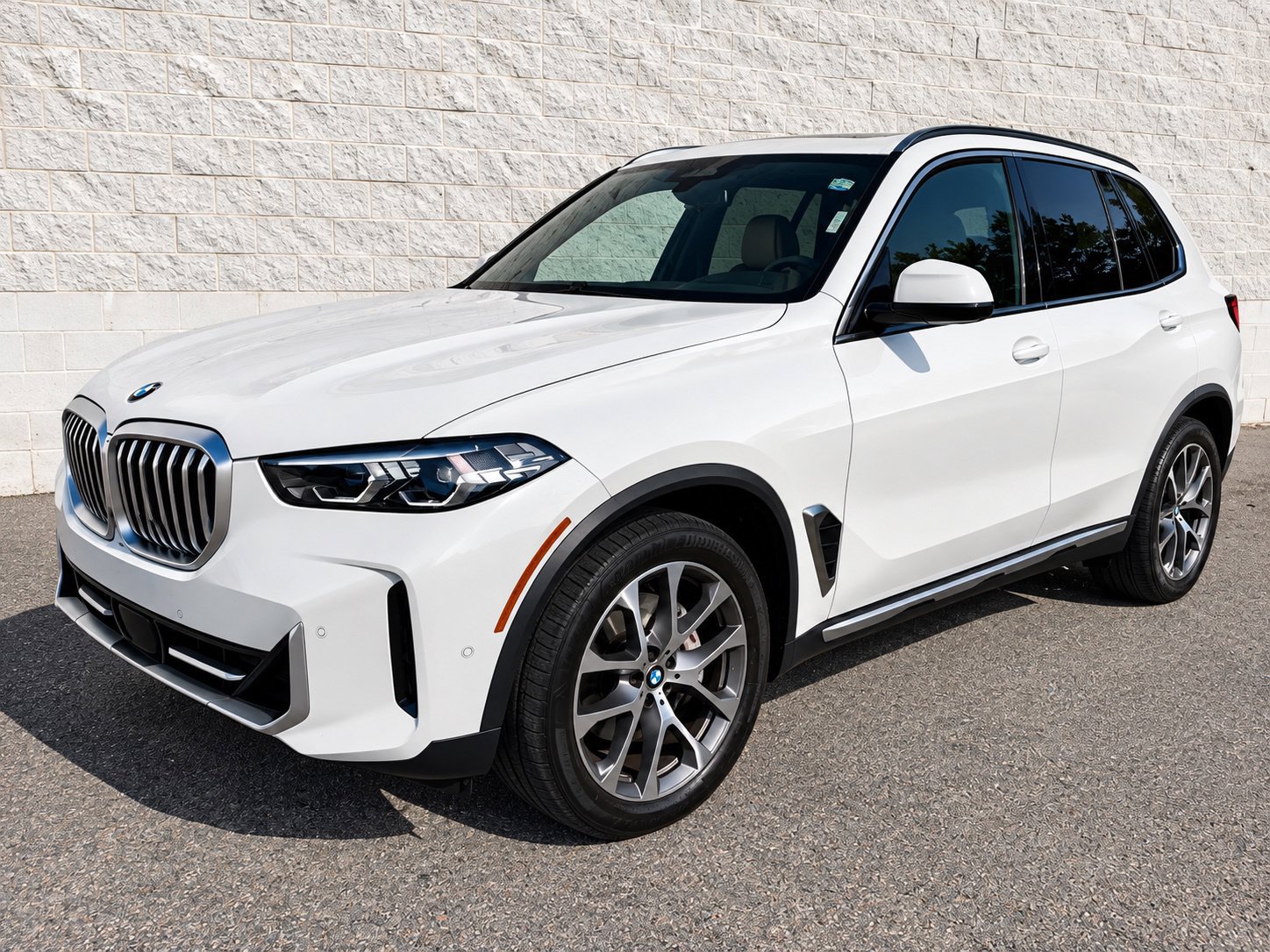Used 2024 BMW X5 sDrive40i w/ Parking Assistance Package RWD image 1