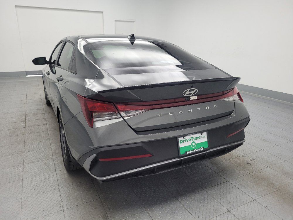 Used 2025 Hyundai Elantra Sport FWD image 6