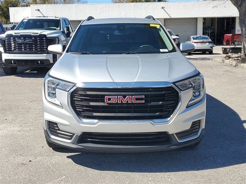 Certified 2022 GMC Terrain SLE w/ Driver Convenience Package image 2