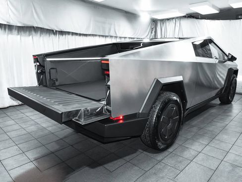 Used 2025 Tesla Cybertruck AWD Crew Cab image 86