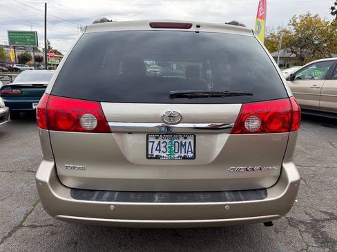Used 2007 Toyota Sienna XLE image 8
