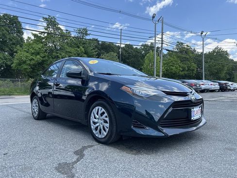Used 2017 Toyota Corolla LE FWD image 3