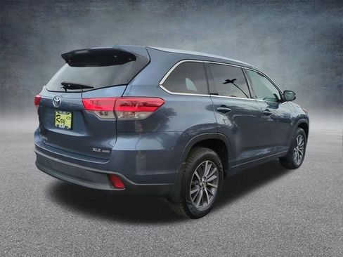 Used 2018 Toyota Highlander XLE AWD/4WD image 9