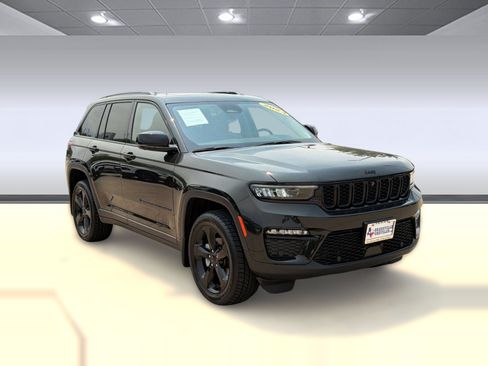 Used 2023 Jeep Grand Cherokee Limited w/ Luxury Tech Group II AWD/4WD image 7