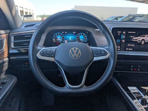 Used 2025 Volkswagen Atlas SE FWD image 21