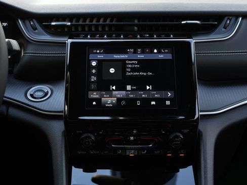 Used 2023 Jeep Grand Cherokee L Altitude image 11